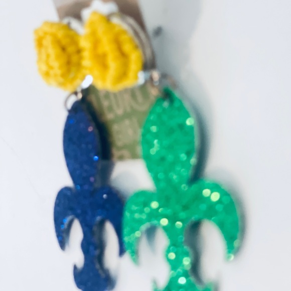 New, Mardi Gras Earrings - Picture 2 of 3